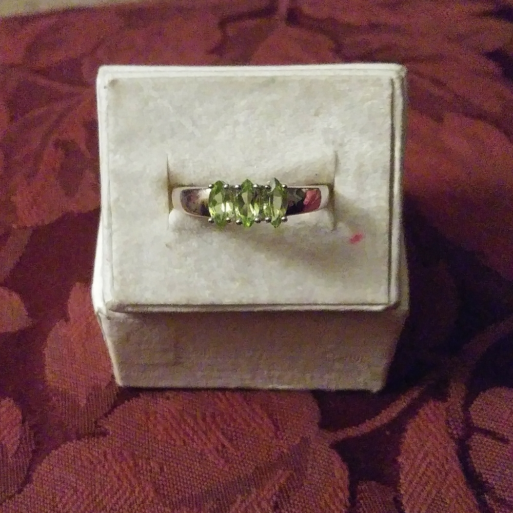 New Peridot Marquee cut solid silver ring size 7